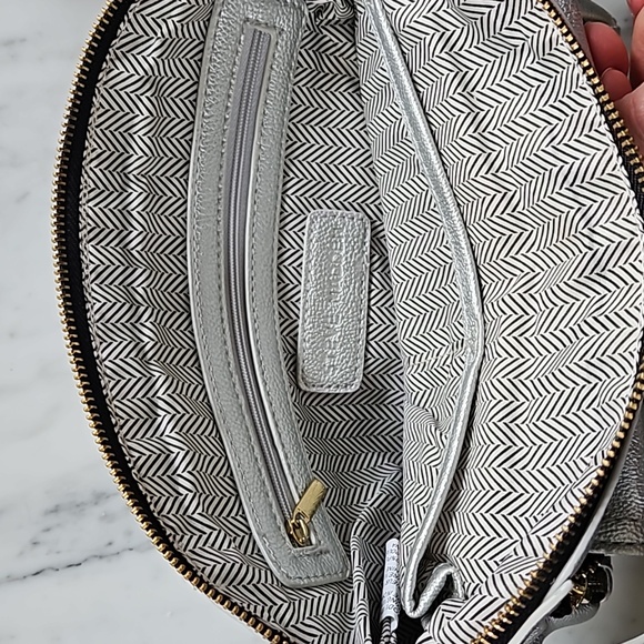 Steve Madden Crossbody Bag - Picture 5 of 8